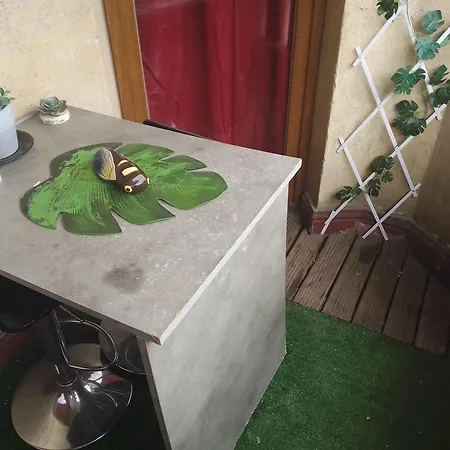 Location T5 100 M2 Lägenhet *